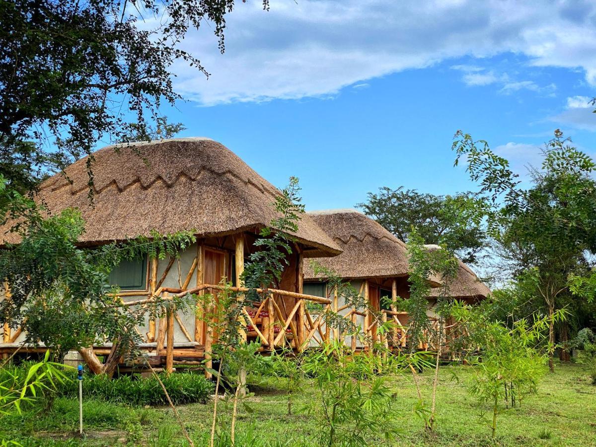 Murchison Falls Bamboo Village Paraa Kültér fotó